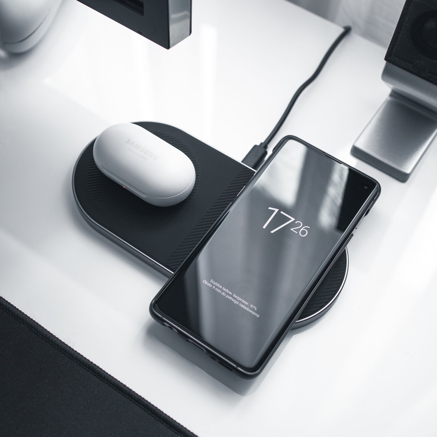 Wireless Chargers & Accessories
